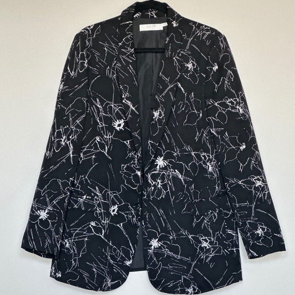 ASTR The Label Jackets & Blazers - ASTR The Label Black White Abstract Floral Sketch Print Blazer Jacket Size Large